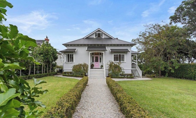 Stanley Point House | Bespoke Stays - Luxurious Coastal Living