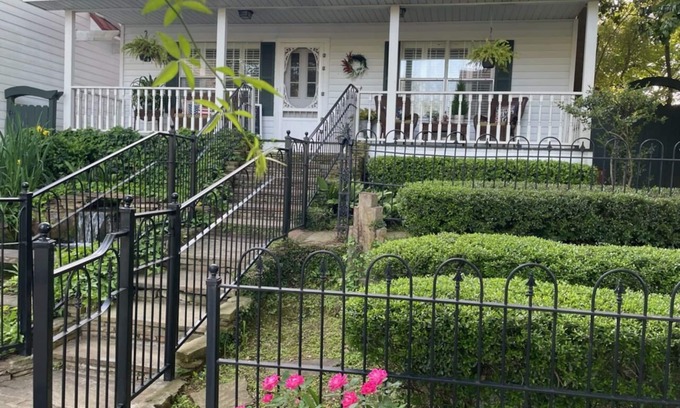 Jefferson House | BESSIE'S LANDING - Charming Cottage in Jefferson, TX Historic District