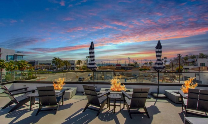 Huntington Beach House | Best 180 Degree Ocean Views | Rooftop | Steps To Sand