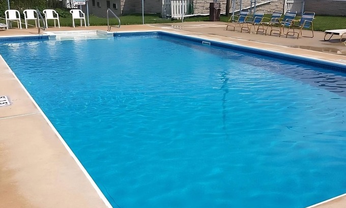 Campbelltown Hotel | Best Find! 3 Budget-Friendly Units, Offers FREE Breakfast & FREE Parking!