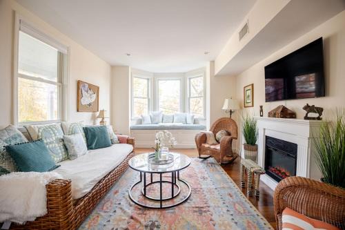 Greenwich House | Best hotel alternative for big group near train to NYC