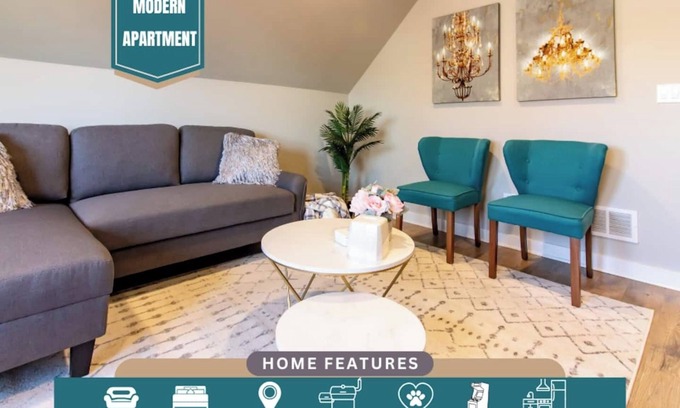 Cedar Rapids House | Best Location in town! Steps from coffee, bars, shops, river and Czech - Pets ! Arcade