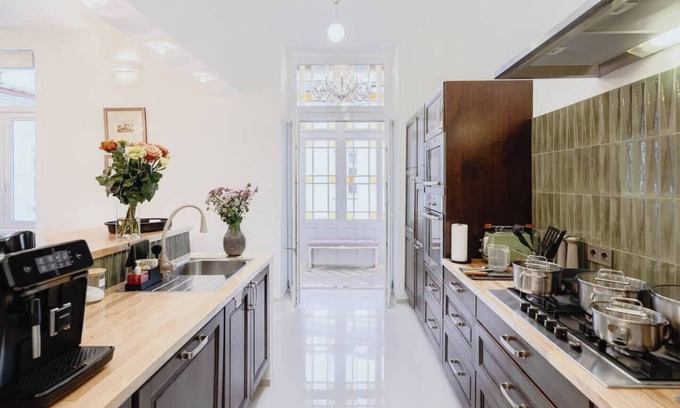 City Centre Apartment | Best location! Near Castle, River & Main Sqr, 2x4K; Free guarded car parking