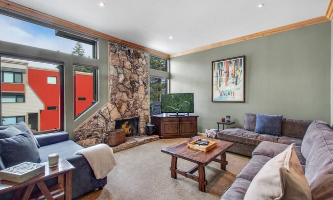 Mammoth Lakes Condo | BEST Location | Walk To Canyon Lodge | Views | Spa