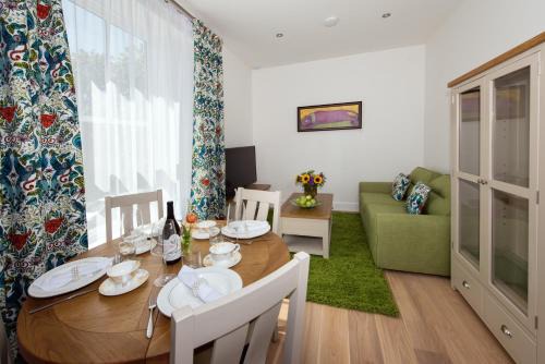 Headington Apartment | Best Luxury Apart Hotel in Oxford- Beechwood House