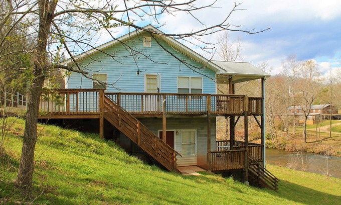 Franklin House | Best Of Smokies, Riverfront, Waterfalls - Paradise - Why Pay More - DEAL!