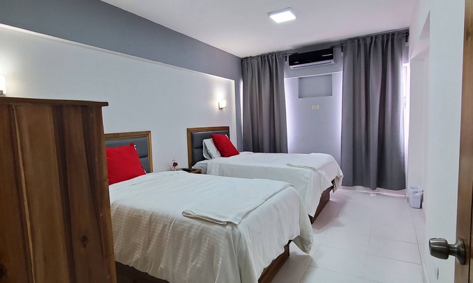 San Carlos Bed & Breakfast | Best Price Balcony & 5 minutes walk Boca Chica Beach