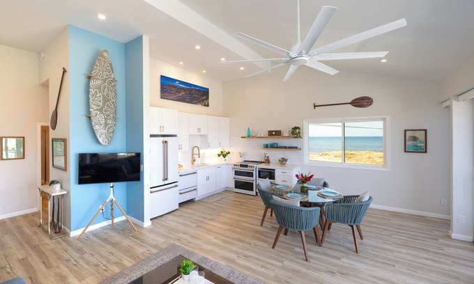 Kihei Condo | Best unit on property! Modern, Ocean Views! Beach, Pool, Whales! Video Tour!