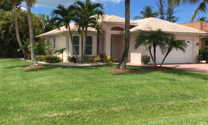 Naples Park House | Best Value in Naples! Spotless Luxury 4 Bdrm Heated Pool Walk Bike To Beach