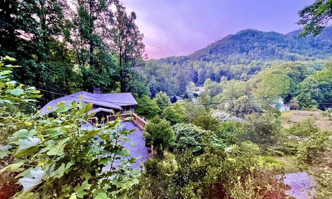 Bat Cave House | Best View in Bat Cave