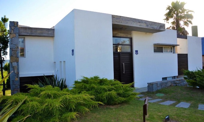 El Chorro Villa | Best Vila in Manantiales - El Chorro with maid