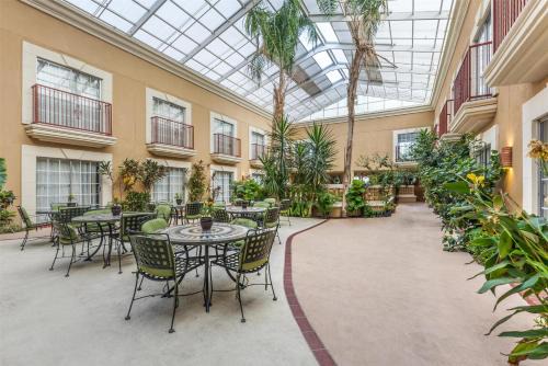 Schertz Hotel | Best Western Plus Atrium Inn