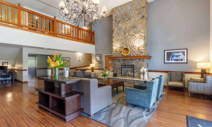 The Bowl of Edmonds Hotel | Best Western Plus Edmonds Harbor Inn