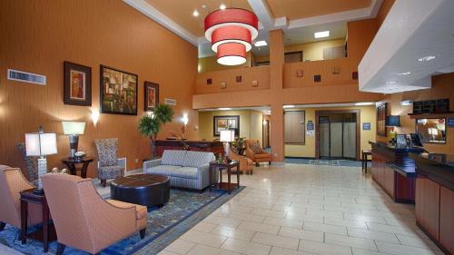 Raisin Hotel | Best Western PLUS Fresno Inn