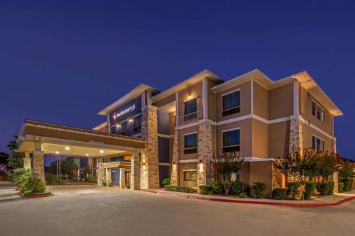 Lytle Hotel | Best Western Plus Lytle Inn and Suites
