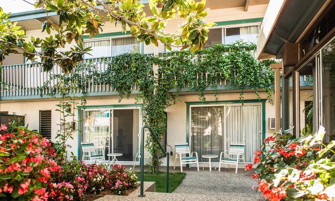 Oak Park Hotel | Best Western Plus Santa Barbara