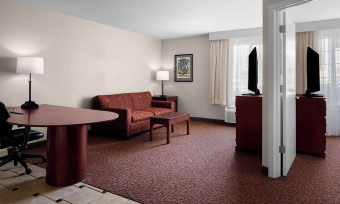 East Lake Hills Hotel | Better Choice for your Vacation! 4 Family Suites w/Free Breakfast and Parking
