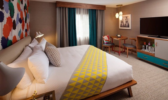 Venice Hotel | Better-than-Basic King at The Kinney Venice Beach!