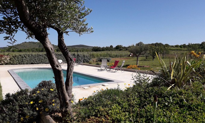 Pouzolles House | Between pechs and vines. Guest rooms