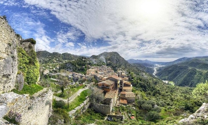 Gilette House | BETWEEN SKY AND EARTH, Gilette near Nice