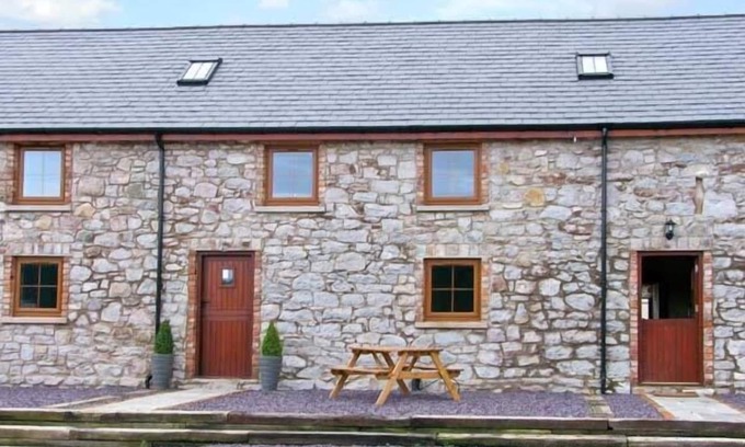 Rhyd-y-foel Cottage | BEUDY BACH, family friendly, with a garden in Abergele