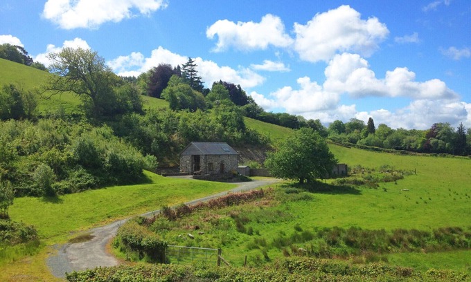 Machynlleth House | Beudy Clygo - Two Bedroom House, Sleeps 4