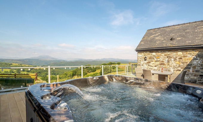 Gwynedd- Snowdonia House | Beudy'r Wennol - Three Bedroom House, Sleeps 6