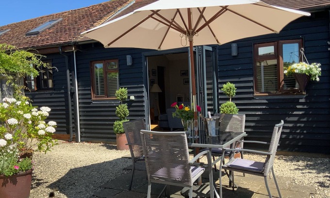 Willesborough Cabin | BEULAH COTTAGE ANNEXE, family friendly, with a garden in Ashford