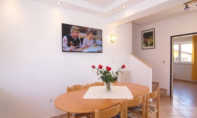 Brulo Apartment | Beverly Hills