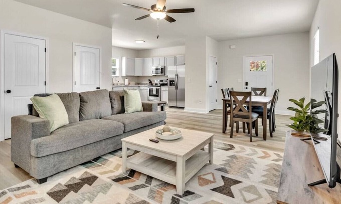Greer House | Beverly West~ 1 Mile to Downtown Greer!
