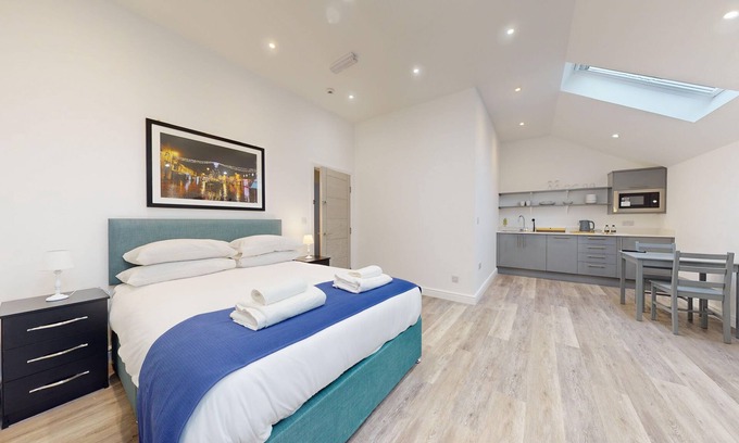 Bicester Apartment | Bicester Court Lodge The Heritage Room | Bicester Holiday Let | 1 Beds & Sleeps 2
