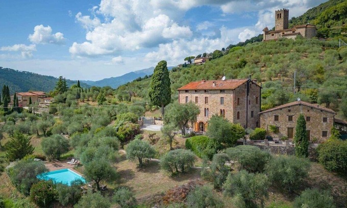 Lucca Apartment | Bifora apartment with view, pool, a/c & wifi Lucca