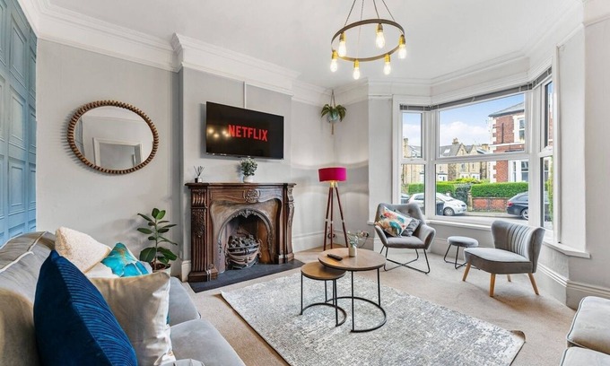 Sheffield House | Big 6 Bed house, 3 Bath, Parking