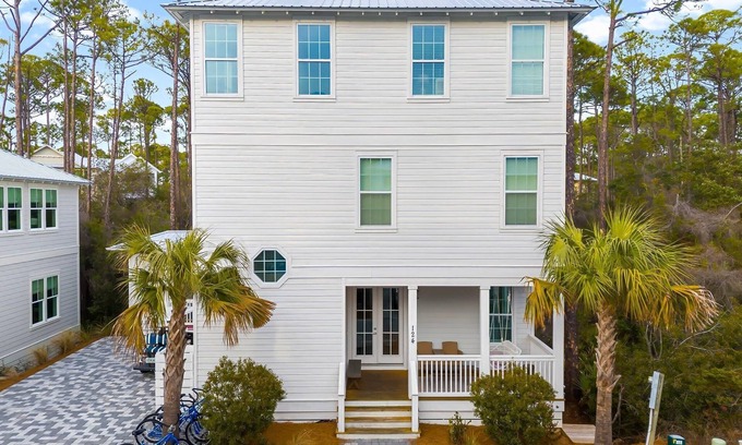 Treetop House | Big Beach House! Pet Friendly, 4 Bikes, Pool, Near Beach – 30A