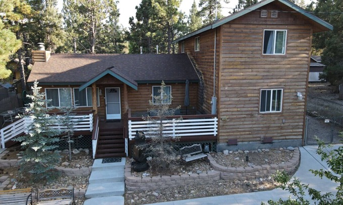 Big Bear City Cabin | Big Bear Get Away. Sleeps 10!