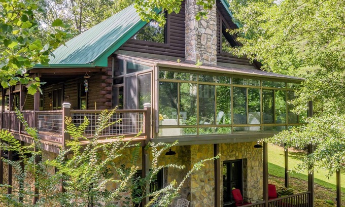 Houston House | Big Bend Retreat: 5 BR, 3 BA in Houston, Sleeps 14