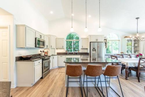 Coeur d'Alene House | Big Family Getaway- Theater Room- BBQ- Play Room- Fire Pit