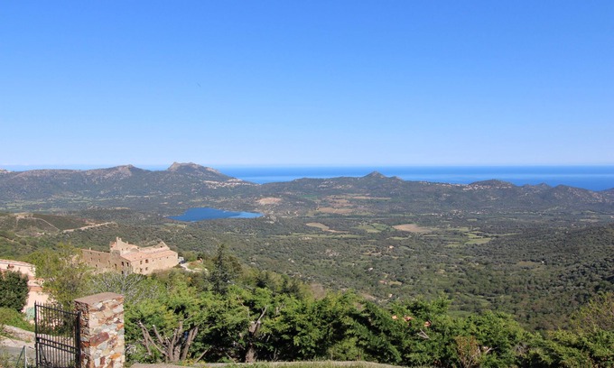 Speloncato House | Big house with two apartments