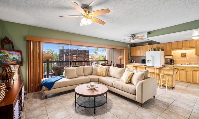 Historic Kailua Village Apartment | Big Island Kona Plaza 311 condo