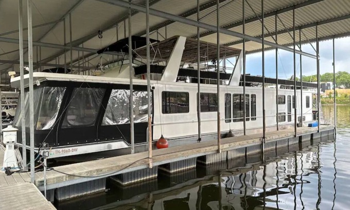 Downtown Knoxville Boat Rental | Big Orange 76’ Houseboat at Vol Landing Walk to stadium Free Parking