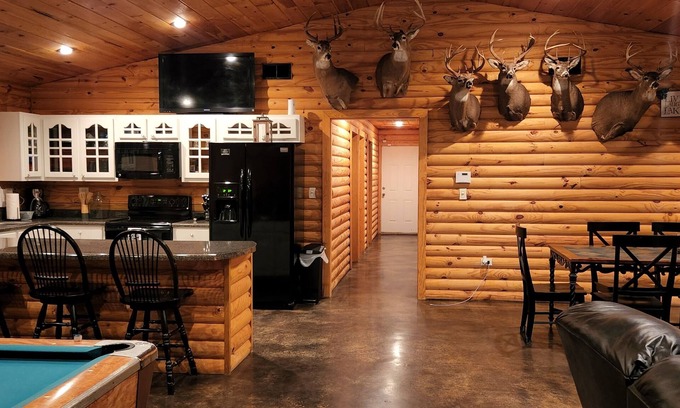 Iuka Cabin | BIG parking lot for boats w/hookup, near boat ramp! Private Cabin at Goat Island