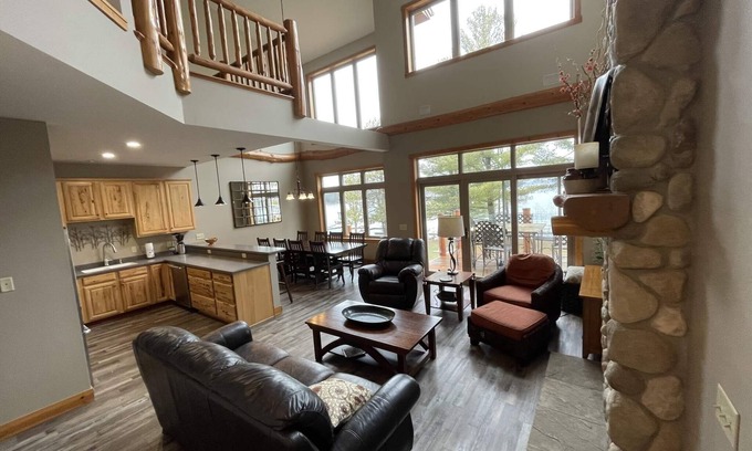 McGregor House | Big Sandy Lodge and Resort Lakefront Lodge - spacious-luxurious