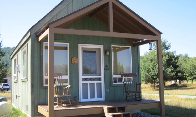 Bigfork Cabin | Bigfork Cozy Cabin for Two