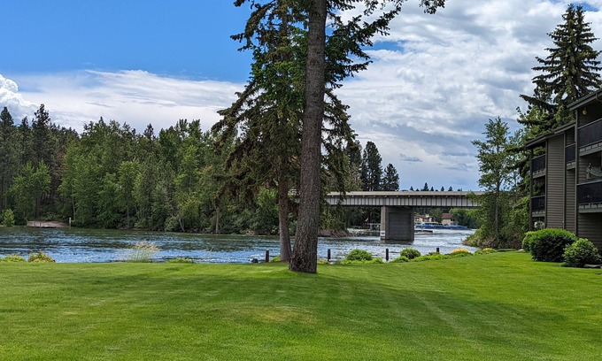 Bigfork Condo | Bigfork Water View Studio Condo