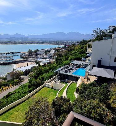 Mountainside Apartment | Bikini Beach Manor