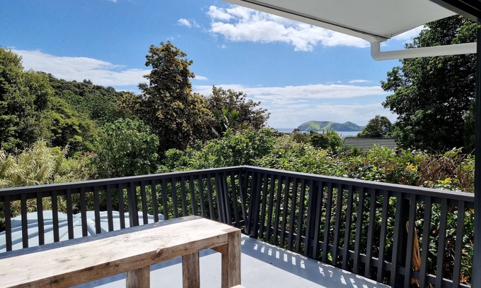 Te Kouma House | Bird Oasis on Kowhai - Peaceful. Close to Beach & Boat Ramp