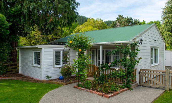 Paraparaumu House | Birdsong Cottage