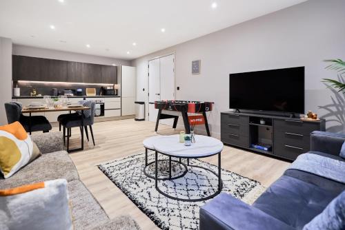 Birmingham City Centre Apartment | Birmingham Gem 2-Bed with Netflix, Fun & Parking