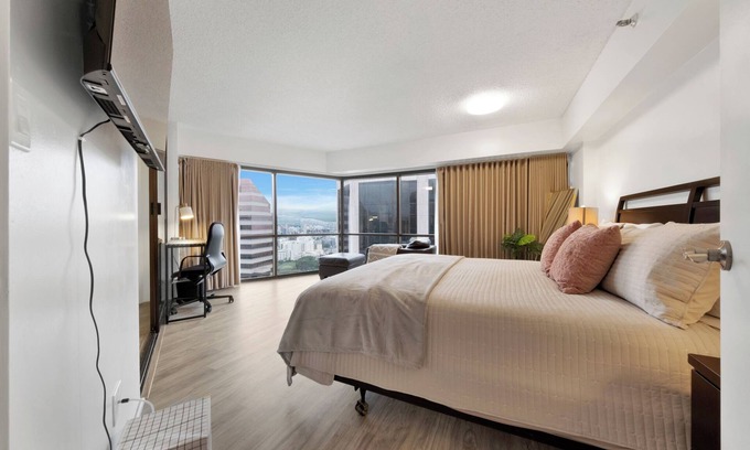 Downtown Honolulu Condo | Bishop Suites @ Executive Centre, #3903, Mountain View Suite w/Full Kitchen