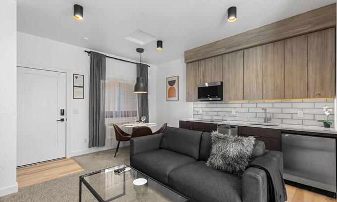 Gardiner Apartment | Bison Meadow Lodge #7